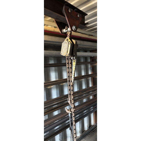 CHAIN HOIST W/ ROLLER ON 14 FOOT i-BEAM - 1 T (?) 