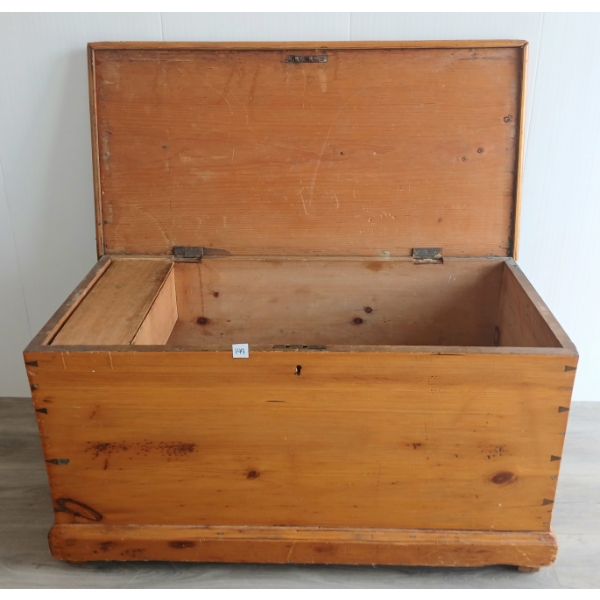 PINE BLANKET BOX