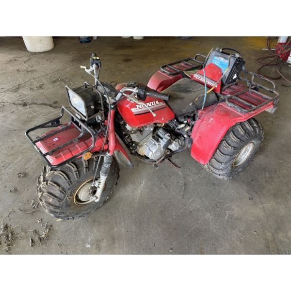 HONDA BIG RED ATV / 31985 - W/ MANUAL