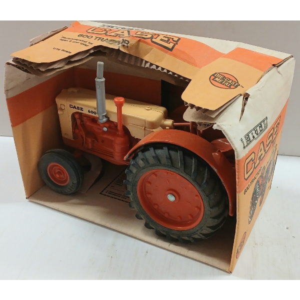 ERTL DIECAST CASE 600 TRACTOR