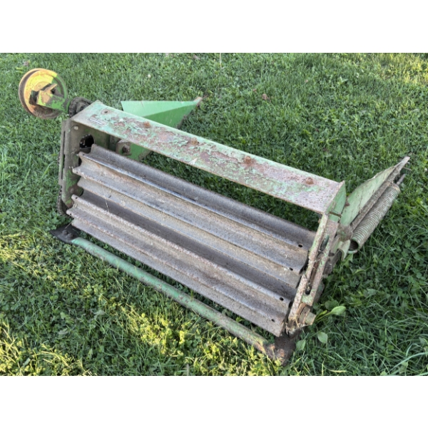 3 FOOT JD CRIMPER - OFF JD 800 SWATHER