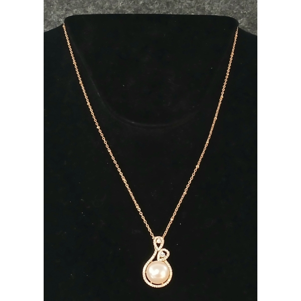 18K GOLD PLATED SYNTHETIC PEAERL HALO NECKLACE