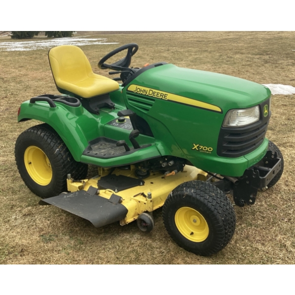 JOHN DEERE LAWN TRACTOR MODEL X700 ULTIMATE- 180 HRS