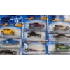 Image 2 : LOT OF 20 - MATTEL 2007 COLLECTOR GUIDES & HOTWHEELS - INCL FORD 1932, TAIL DRAGGER, ETC.