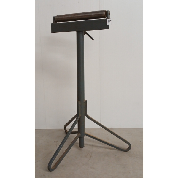 ADJUSTABLE ROLLER STAND