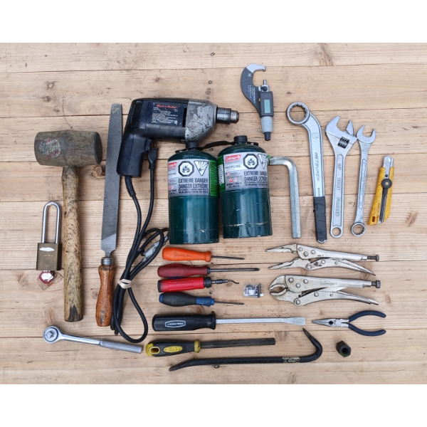 JOB LOT - PROPANE TANKS, RATCHET & CORDED DRILL