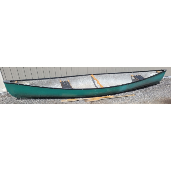 15 FT FIBERGLASS CANOE W/ PADDLES
