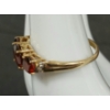 Image 2 : LADIES' ZAREH'S 10K GOLD GARNET TRIO RING 