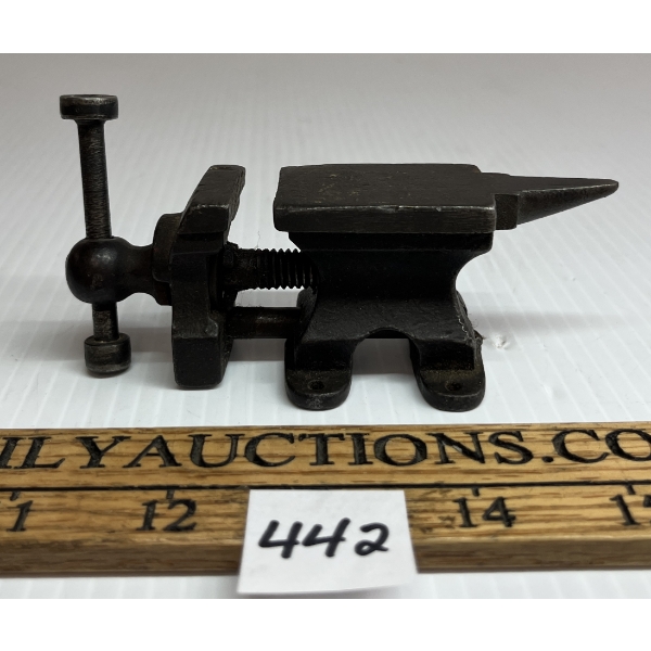 US CAST IRON VISE / ANVIL, LATE 19TH - EARLY 20TH CENTURY