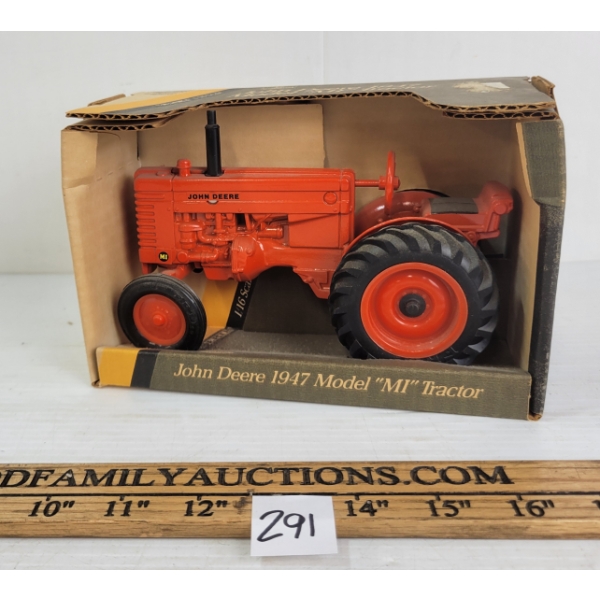 ERTL DIECAST 1947 JOHN DEERE MODEL MI TRACTOR