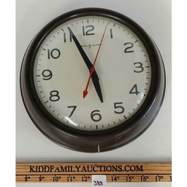 GENERAL ELECTRIC PLUG IN ROUND WALL CLOCK