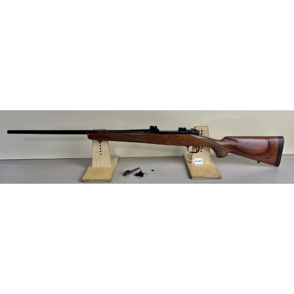 WINCHESTER MODEL 70 IN .300 WIN MAG 