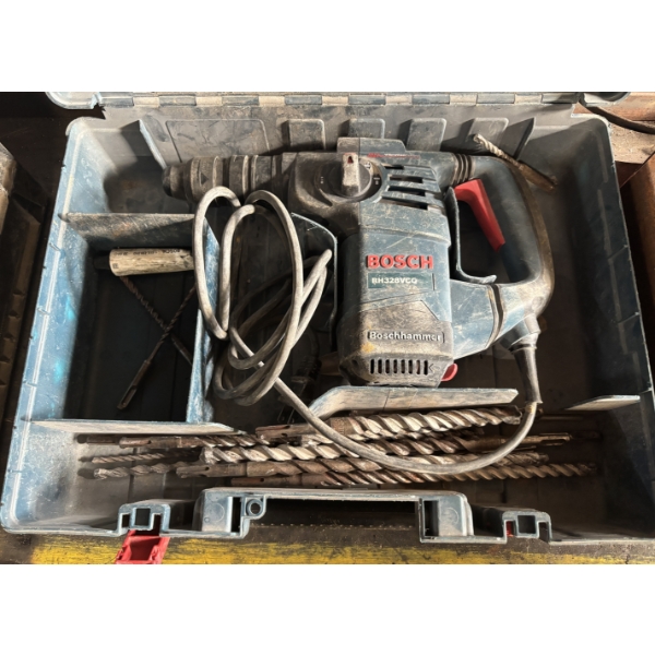 BOSCH HAMMER DRILL W / BITS - HD - WORKING