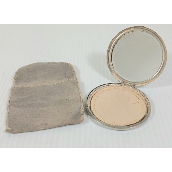 WWII LADIES SILVER TONED POWDER COMPACT