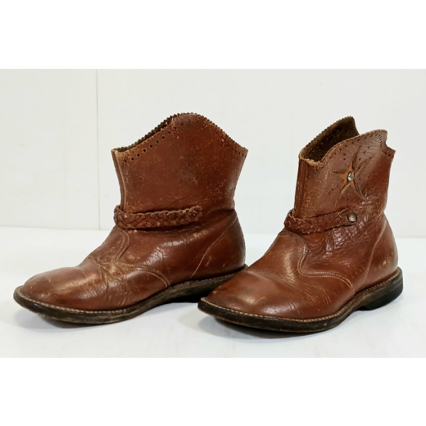 PAIR OF CHILDRENS VINTAGE PARAGON BOOTS