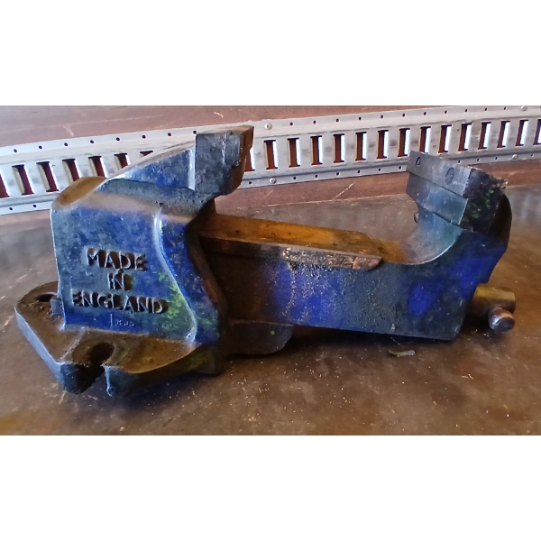 RECORD NO. 4 VISE