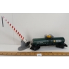 Image 2 : LOT OF 2 - LIONEL CROSSING GATE & BRITISH COLUMBIA DOME TANK CAR