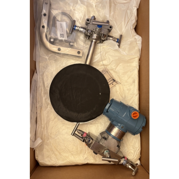 LOT OF 2 - ROSEMOUNT 3051 PRESSURE TRANSMITTER & 3051CF SERIES FLOW METERS