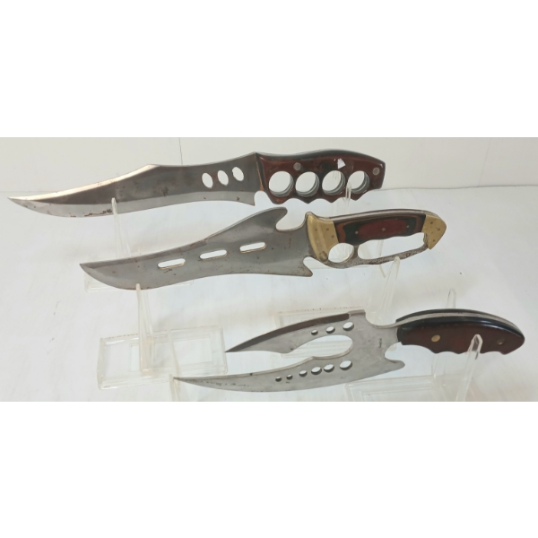 LOT OF 3 - MEDIEVAL & FANTASY KNIVES