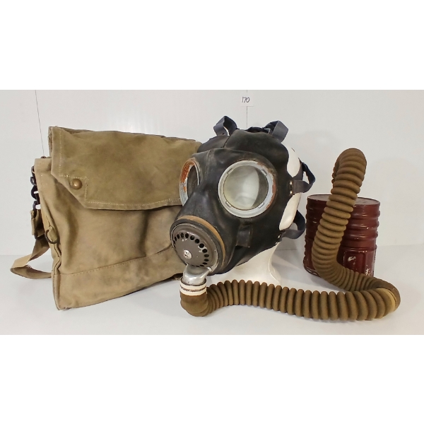WWII BRITISH LONG TUBE GAS MASK W/ BAG