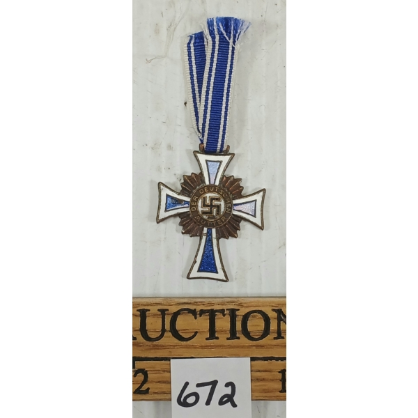 GERMAN MOTHERS CROSS - CIRCA 1938