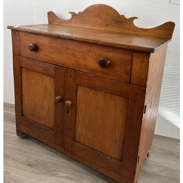 COUNTRY KITCHEN CABINET