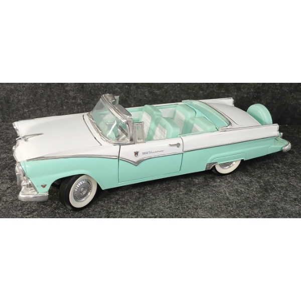 ROAD TOUGH DIECAST 1955 FORD FAIRLANE CROWN VICTORIA MODEL