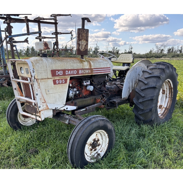 DAVID BROWN TRACTOR - MODEL 995 