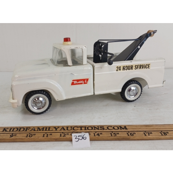 1960'S BUDDY L PRESSED STEEL TOW TRUCK 