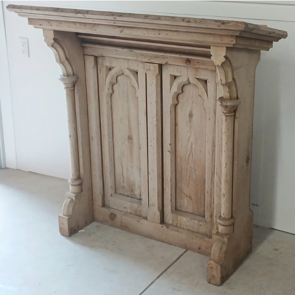 GOTHIC STYLE COMMUNION ALTAR - EUROPEAN PINE