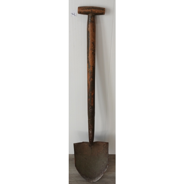1942 BULLDOG TRENCH SHOVEL