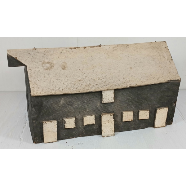 BARN MOTIF BIRDHOUSE