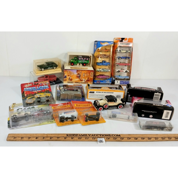 JOB LOT - MISC DIECAST MODELS - MATCHBOX, HOTWHEELS, GREENLIGHT, ETC