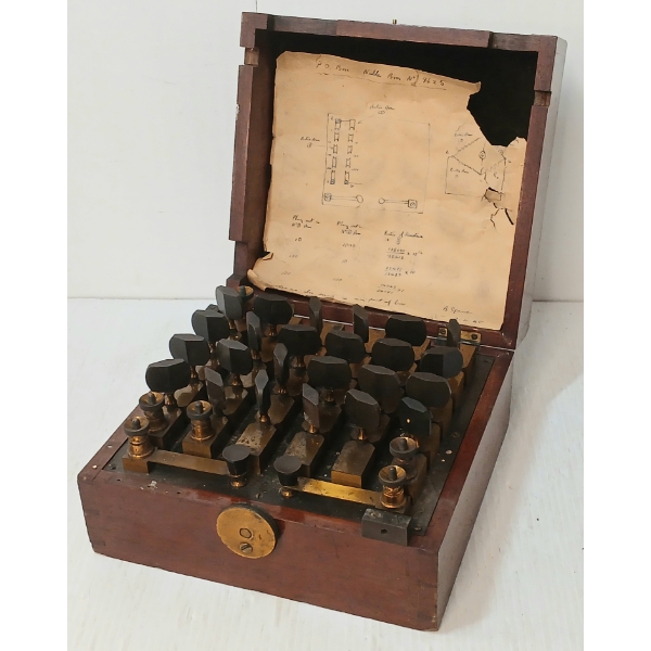 ELECTRICAL RESISTANCE (DECADE) BOX - MFG NALDER BRO'S & CO  - MODEL NO. 9625