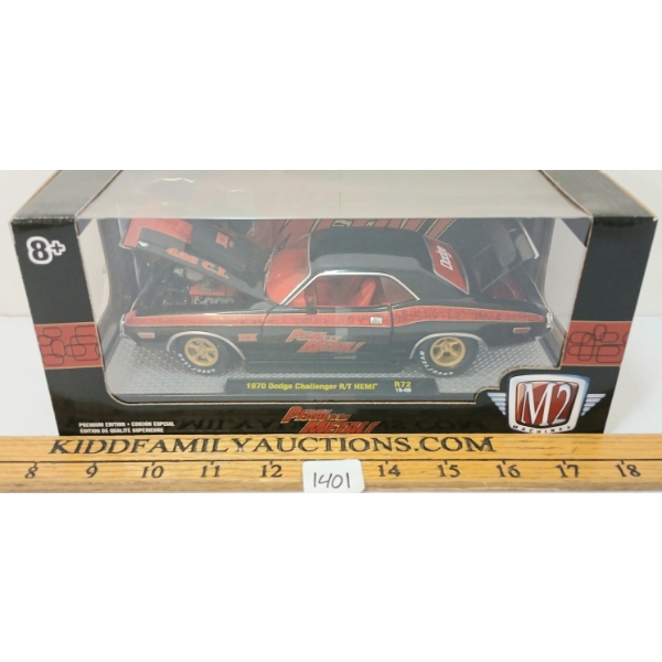 M2 PEDAL TO THE METAL 1970 D0DGE CHALLENGER R/T HEMI DIECAST MODEL