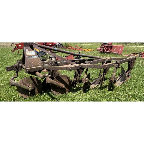 FORD 4 FURROW PLOW - 12 INCH BOTTOMS