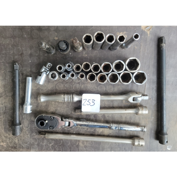 SNAP ON SOCKETS, BREAKER BAR & RATCHET