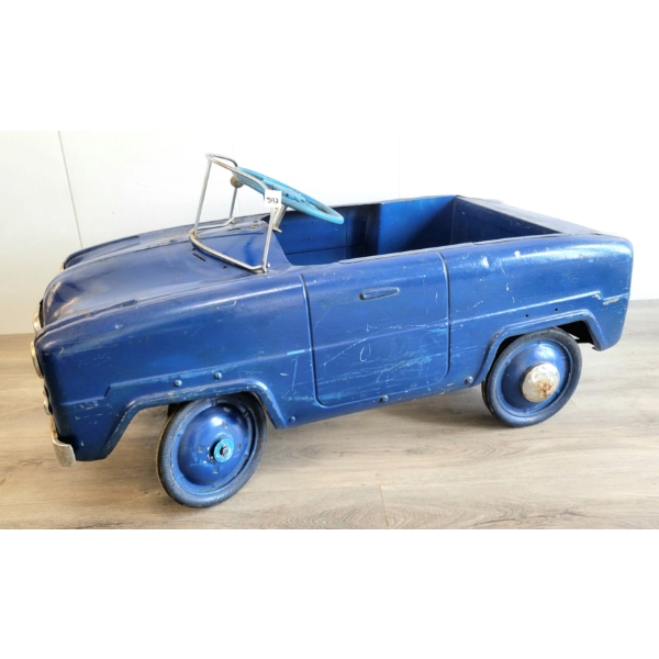 ZEPHYR STYLE PEDAL CAR