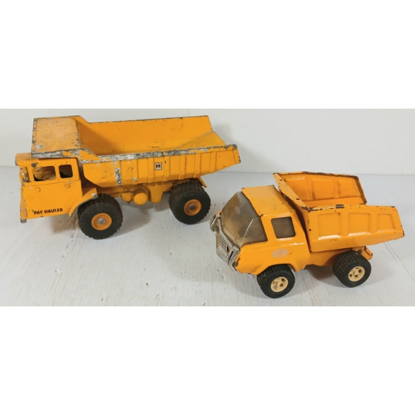 LOT OF 2 - PRESSED STEEL TONKA DUMP TRUCK & ERTL INTERNATIONAL HAY HAULER