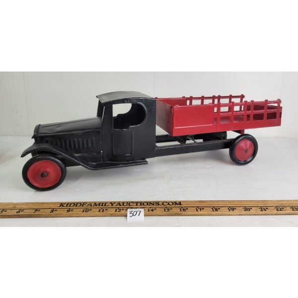 1935 STEELCRAFT STAKE DELIVERY TRUCK
