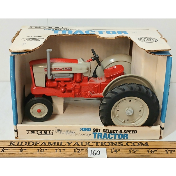 ERTL DIECAST FORD 981 SELECT-O-SPEED TRACTOR