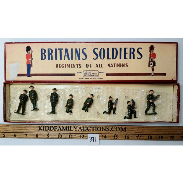 BRITAINS SOLDIERS LEAD FIGURES - NO. 1730 ROYAL ARTILLERY GUN DETACHMENT