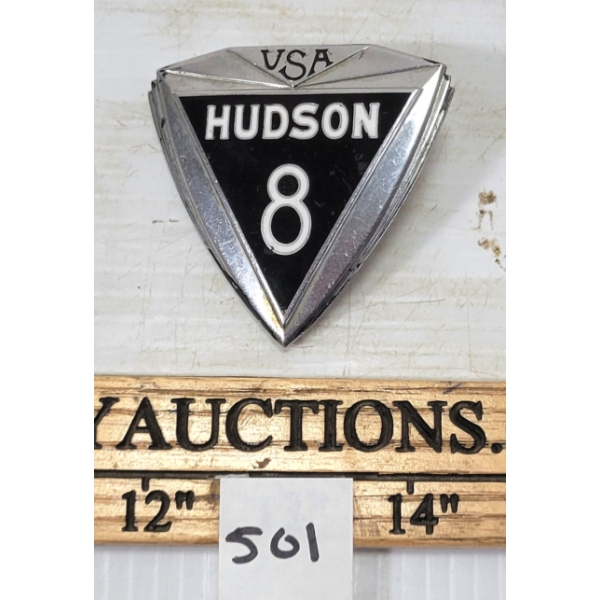 1934 HUDSON 8 RAD BADGE