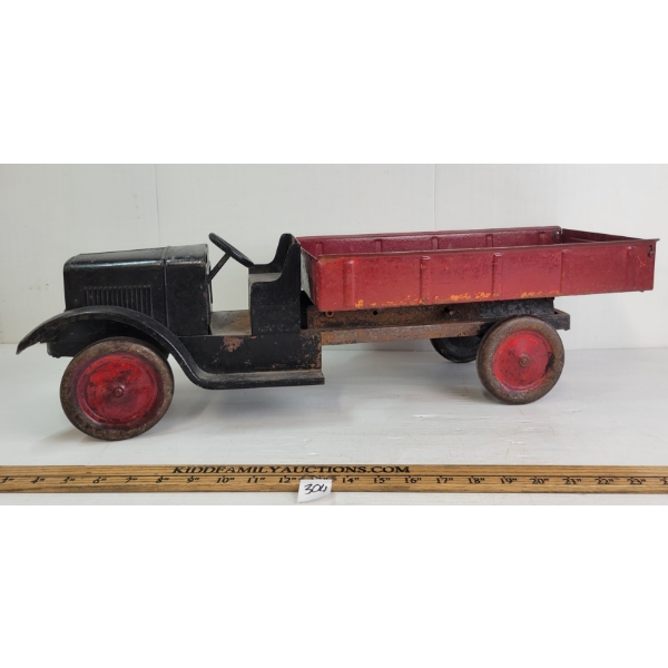 SONNY TOY PRESSED STEEL DUMP TRUCK