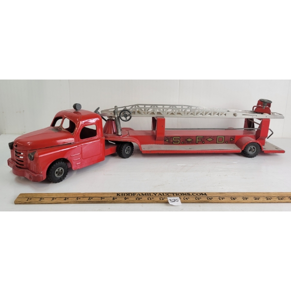 STRUCTO PRESSED STEEL FIRE TRUCK