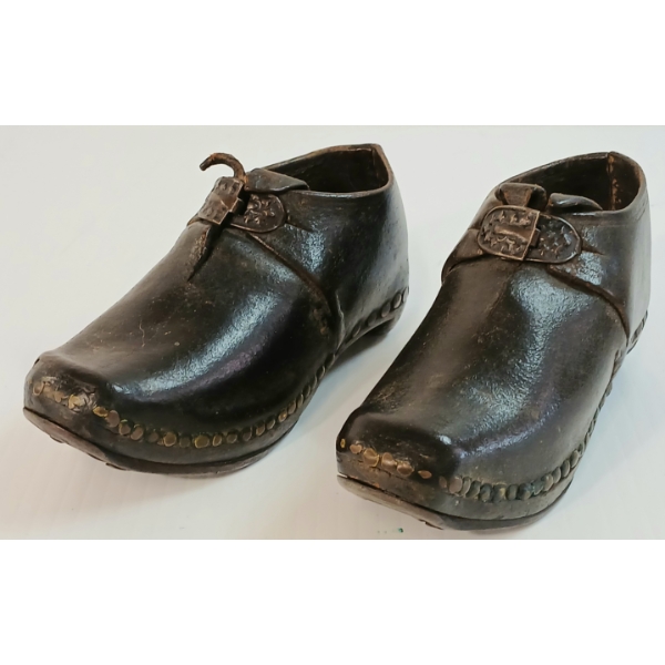 PAIR OF CHILDREN'S LANCASHIRE CLOGS - 19TH CENTURY
