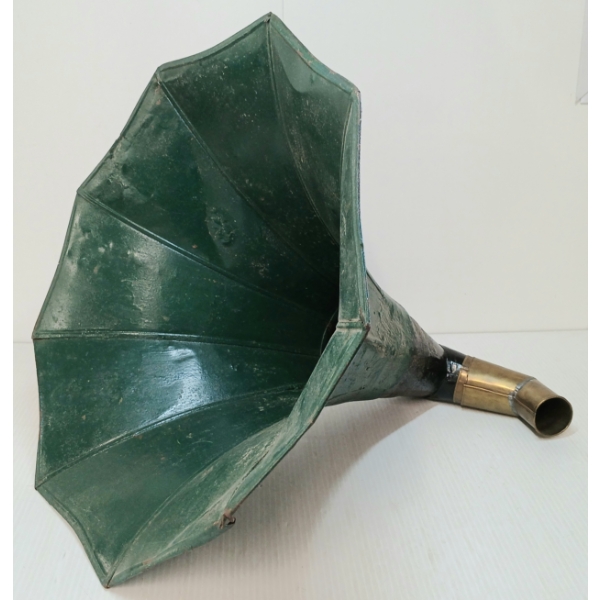 PHONOGRAPH HORN