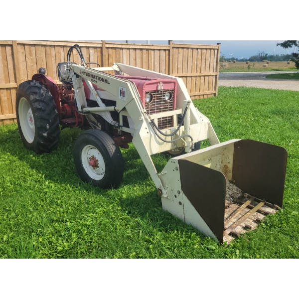 INTERNATIONAL 434 TRACTOR W/ 1501 LOADER 