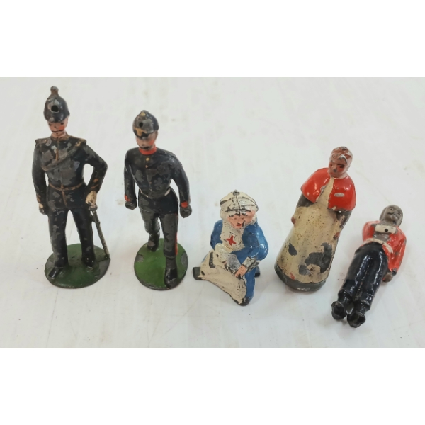 BRITAINS SOLDIERS LEAD FIGURES - NO. 137 BRITISH ARMY MEDICAL SERVICE