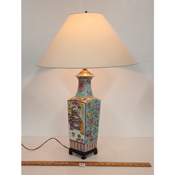 PORCELAIN ASIAN MOTIF LAMP